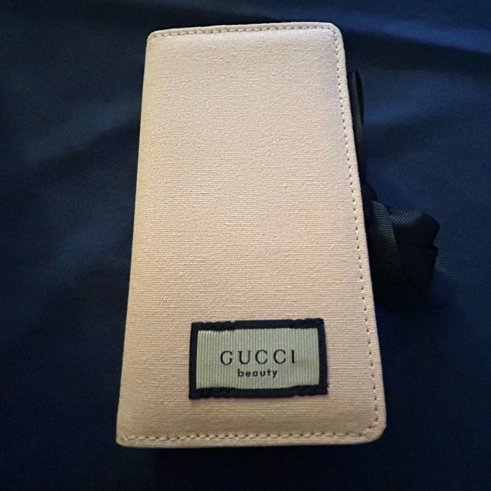 Gucci Travel Makeup 3 Piece Brush Set with Case New - Picture 3 of 8